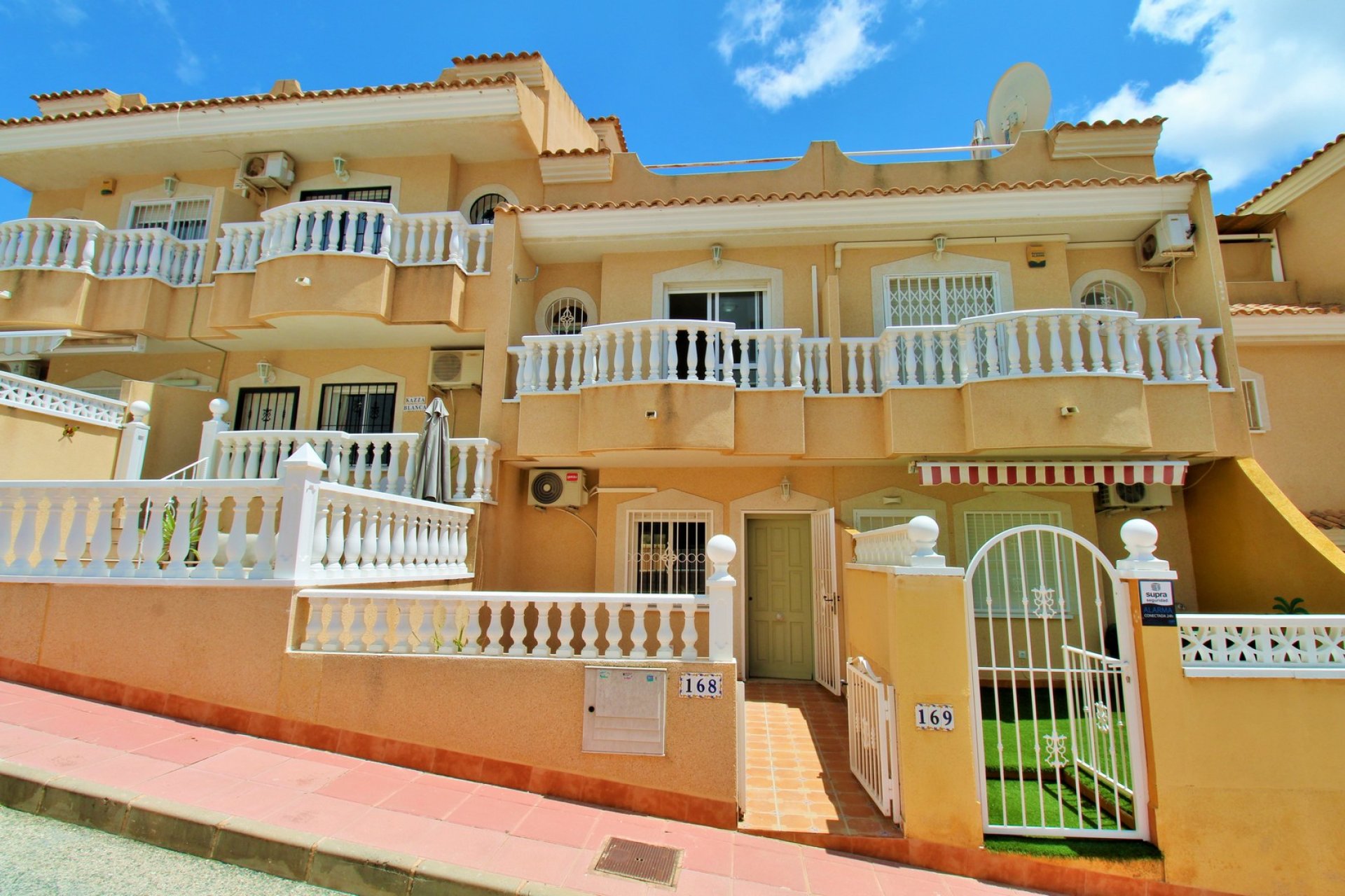 Resale - Townhouse -
Villamartín - Villamartin