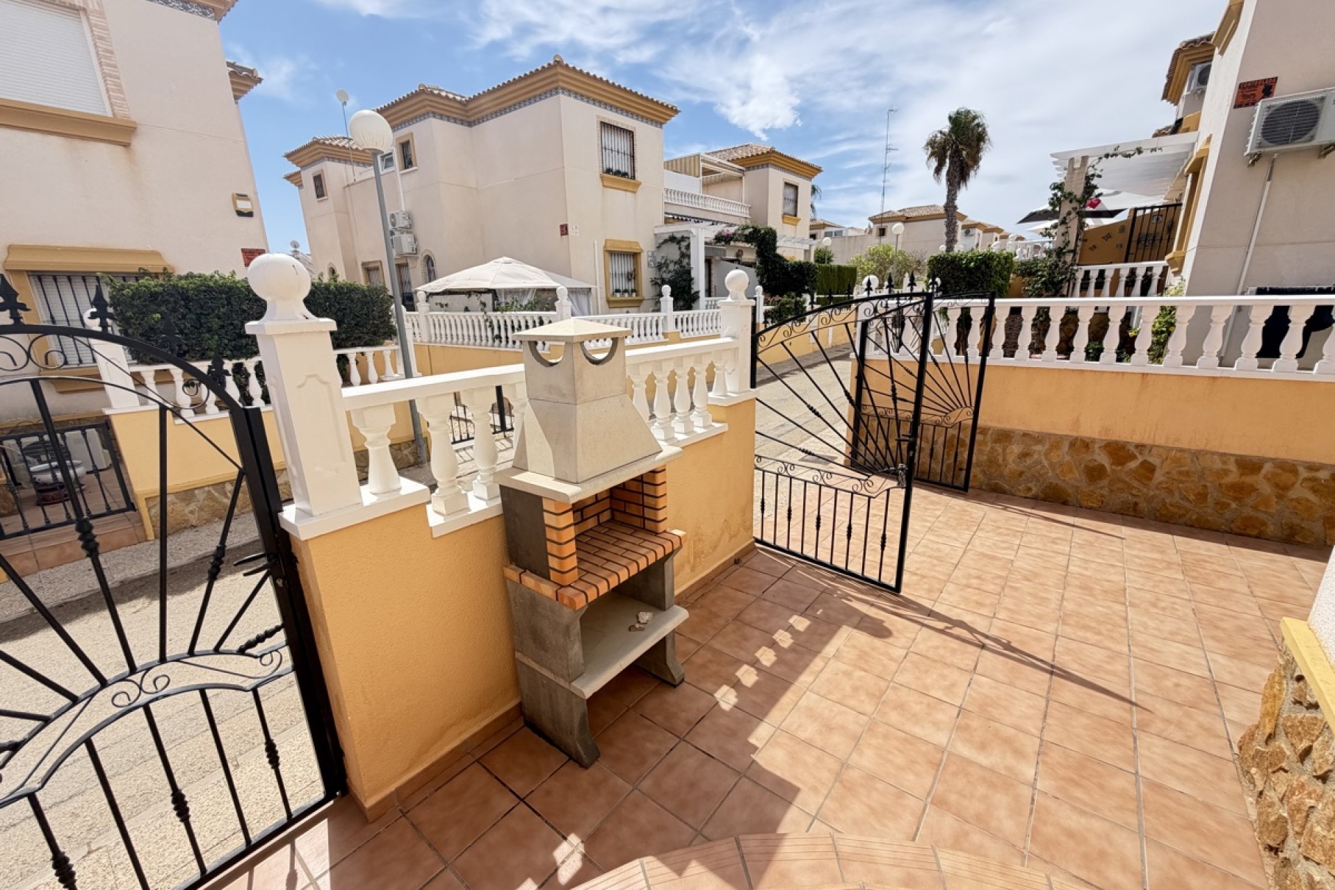 Resale - Townhouse -
Villamartín - Villamartin