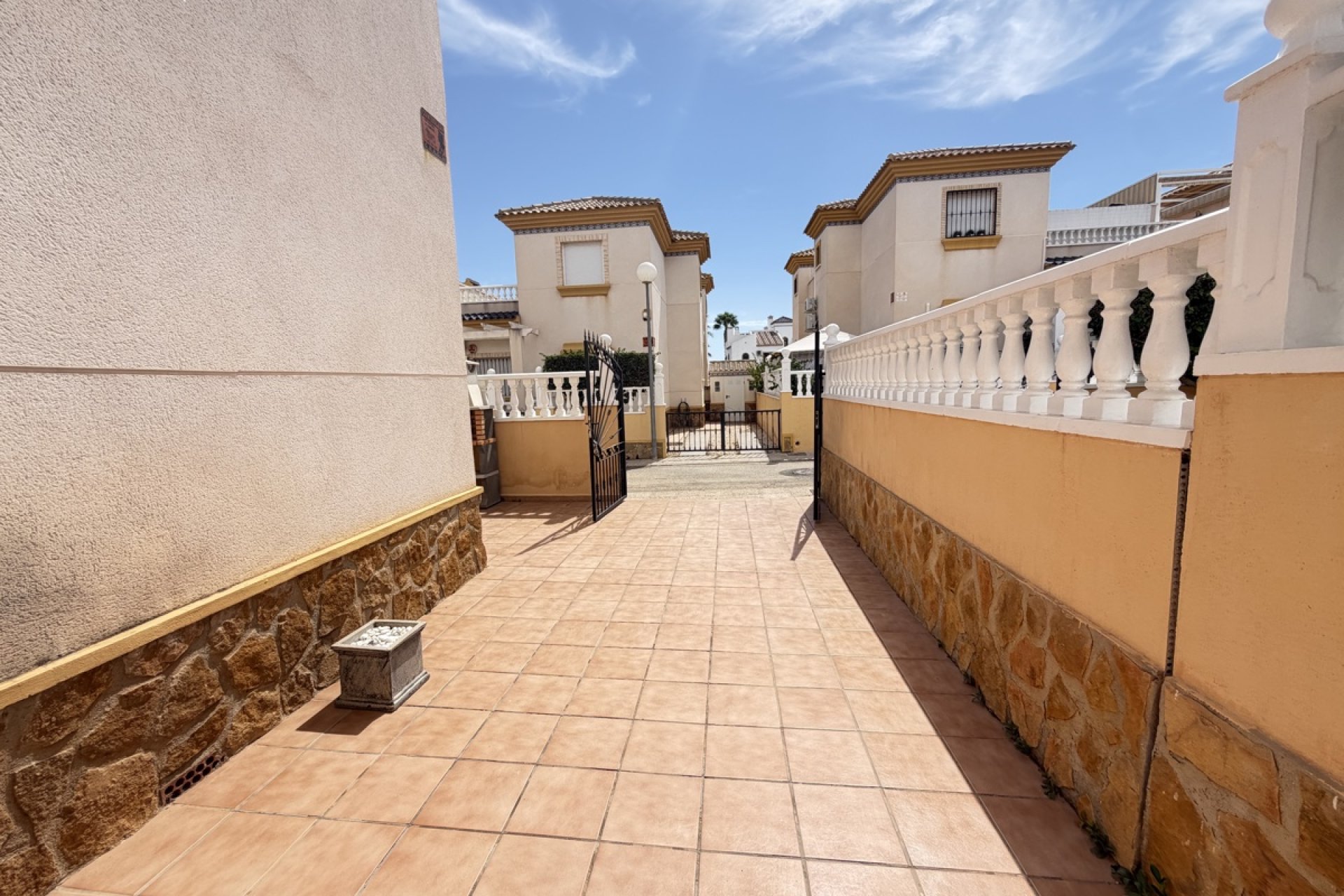 Resale - Townhouse -
Villamartín - Villamartin