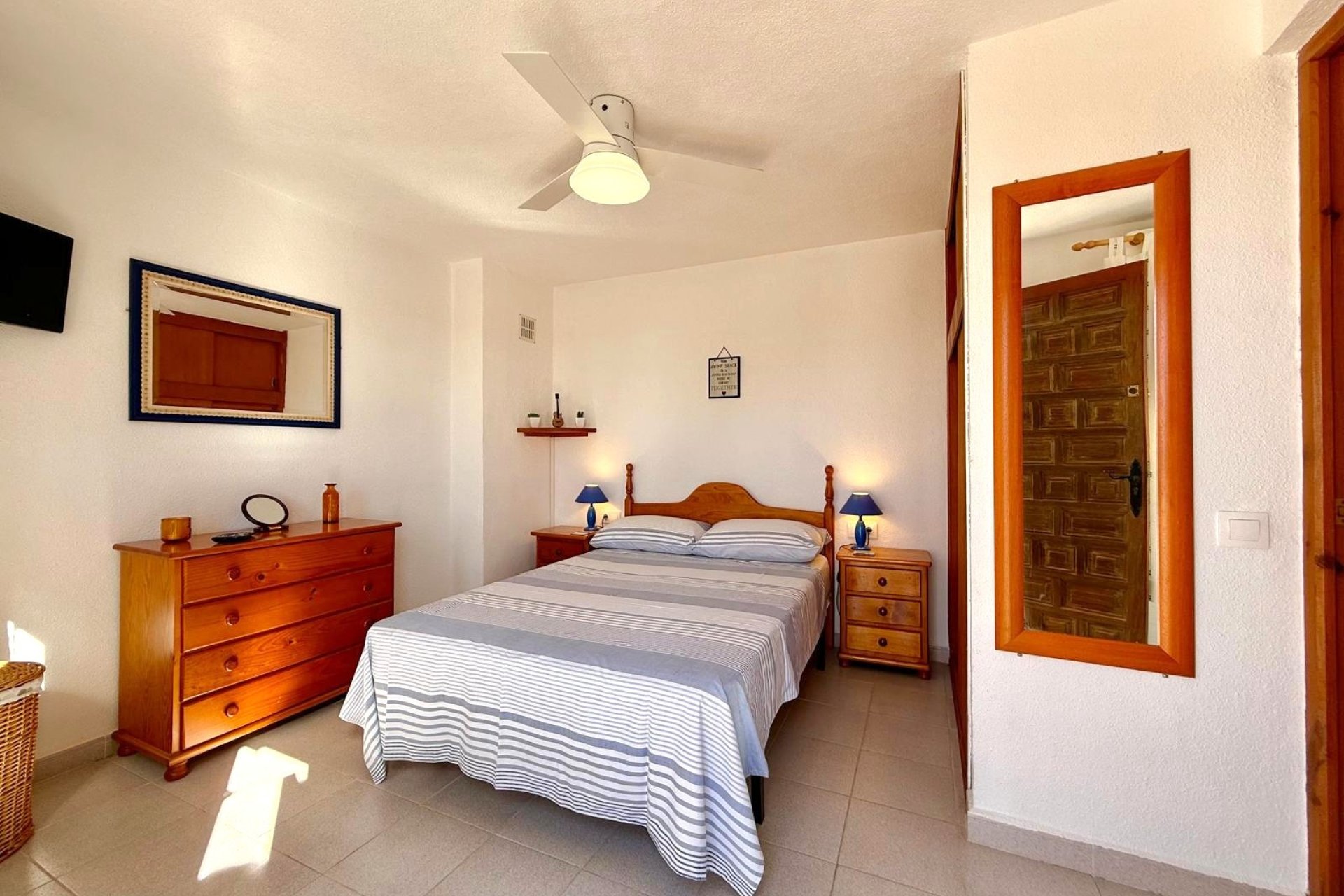 Resale - Townhouse -
Villamartin