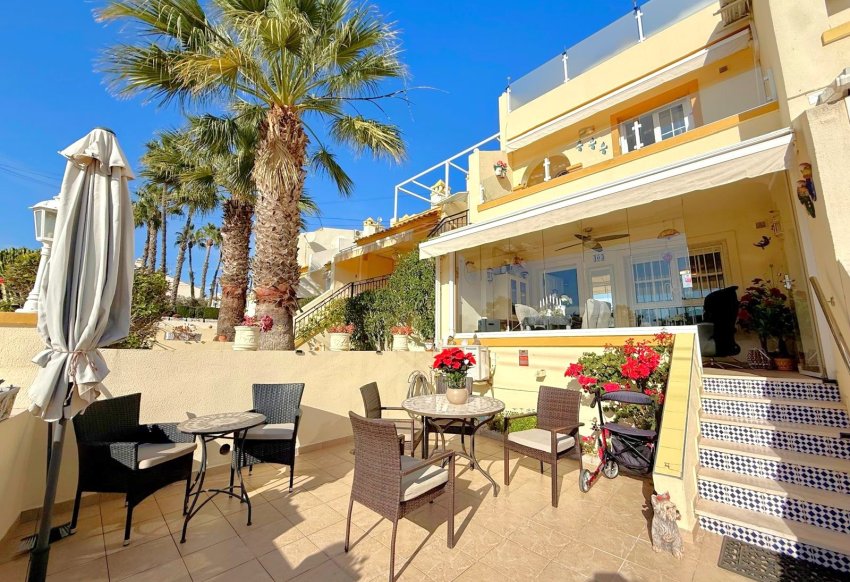 Resale - Townhouse -
Villamartin