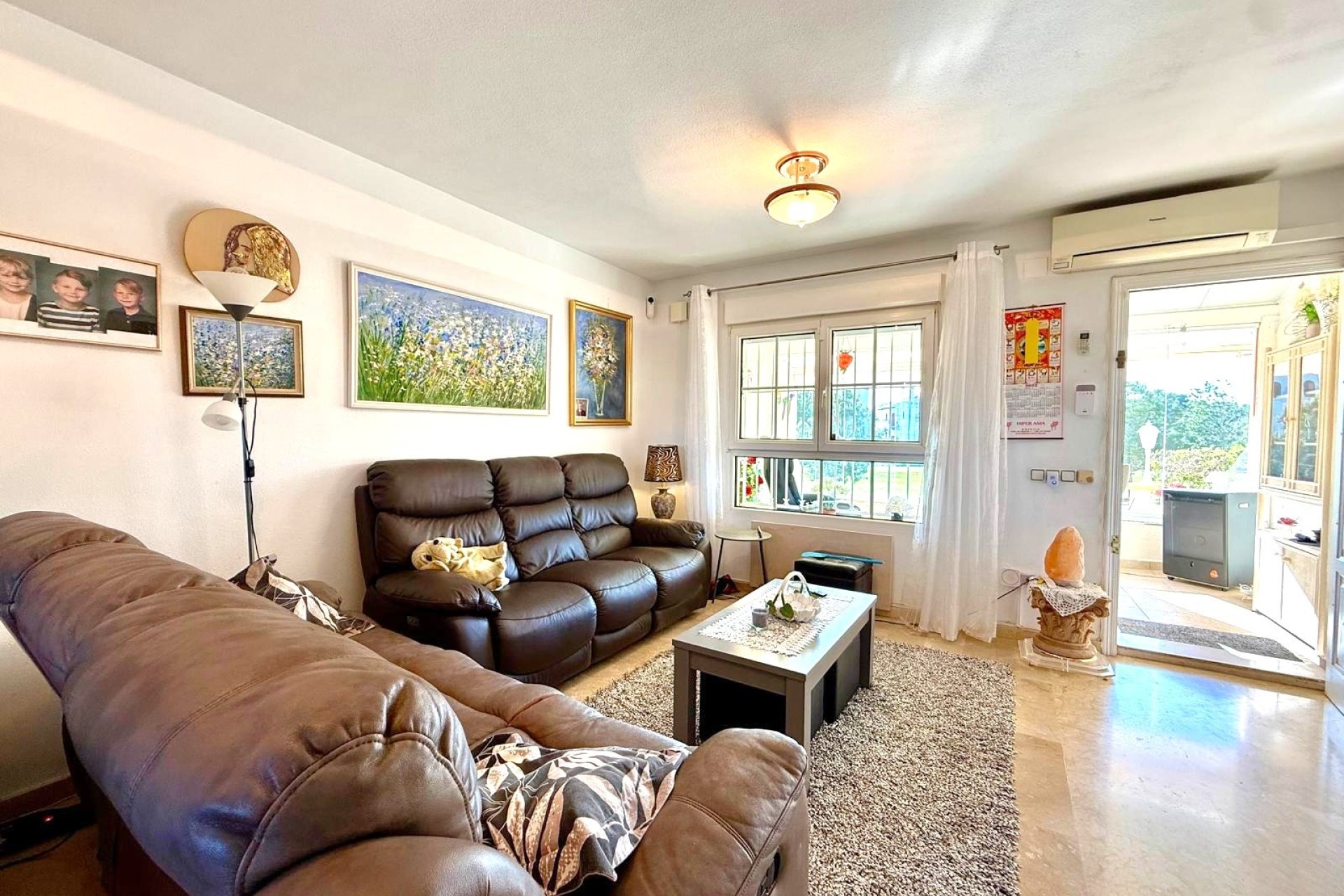 Resale - Townhouse -
Villamartin