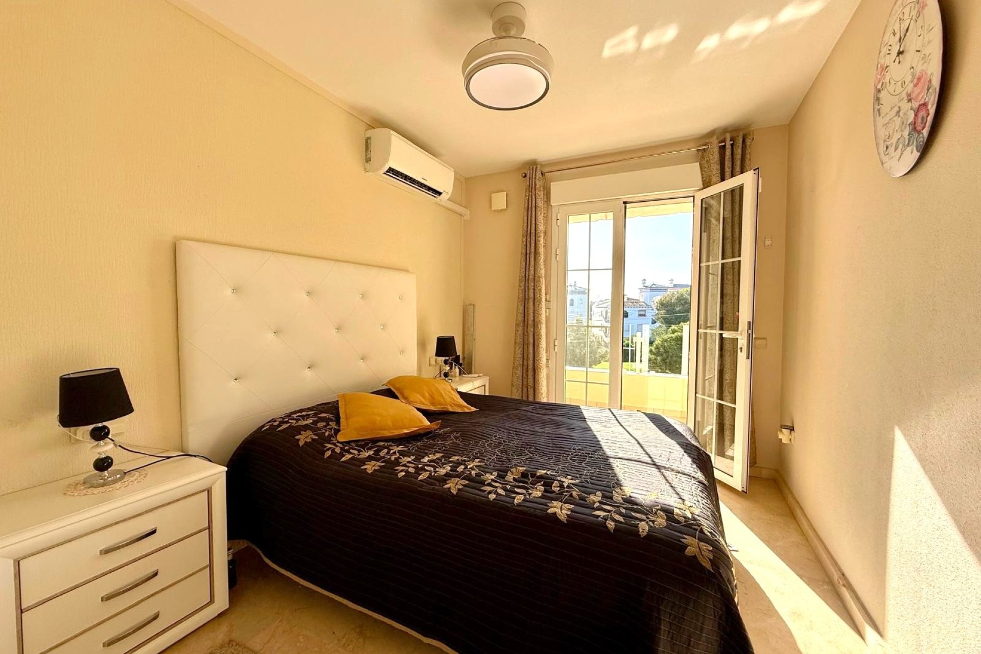 Resale - Townhouse -
Villamartin