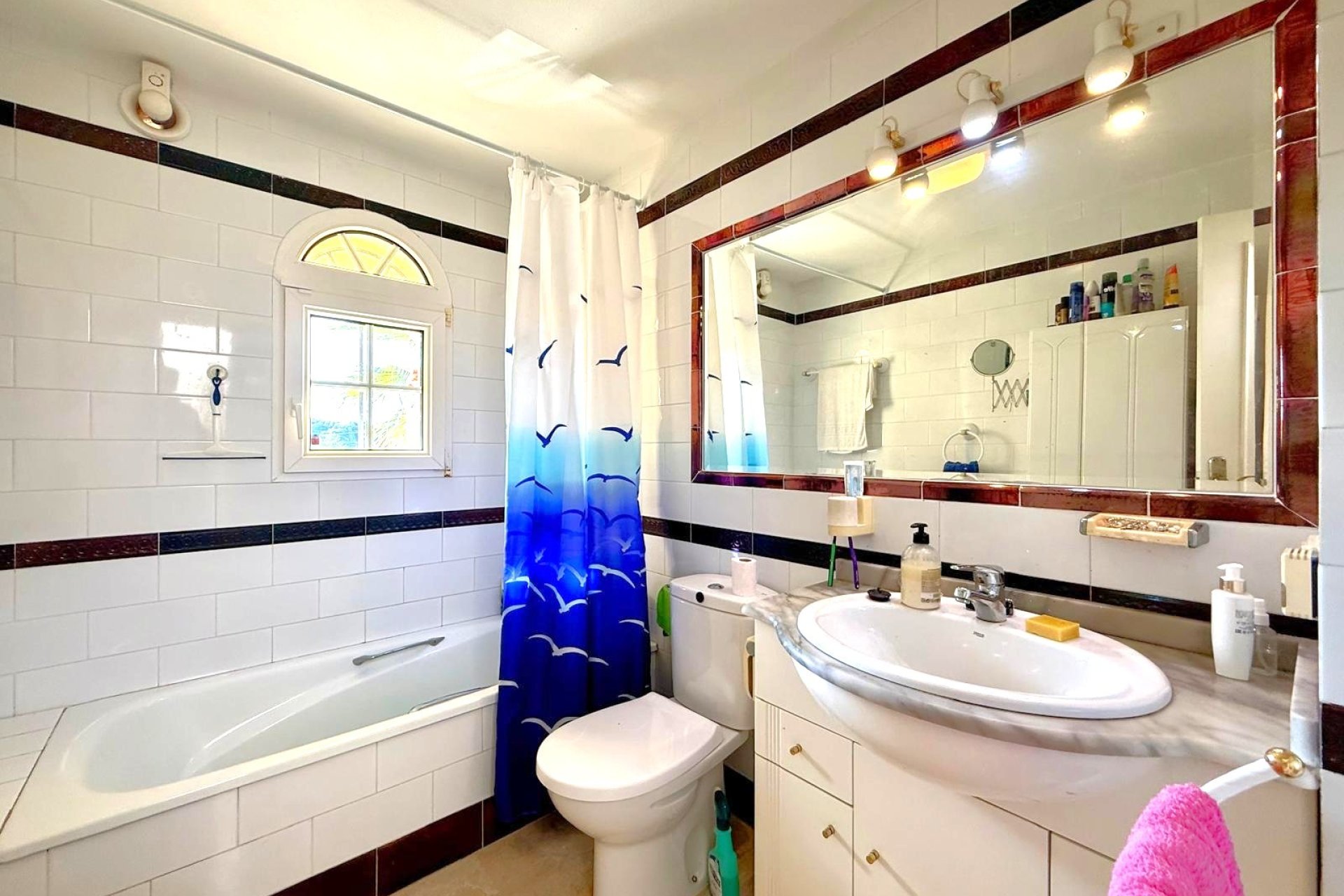 Resale - Townhouse -
Villamartin