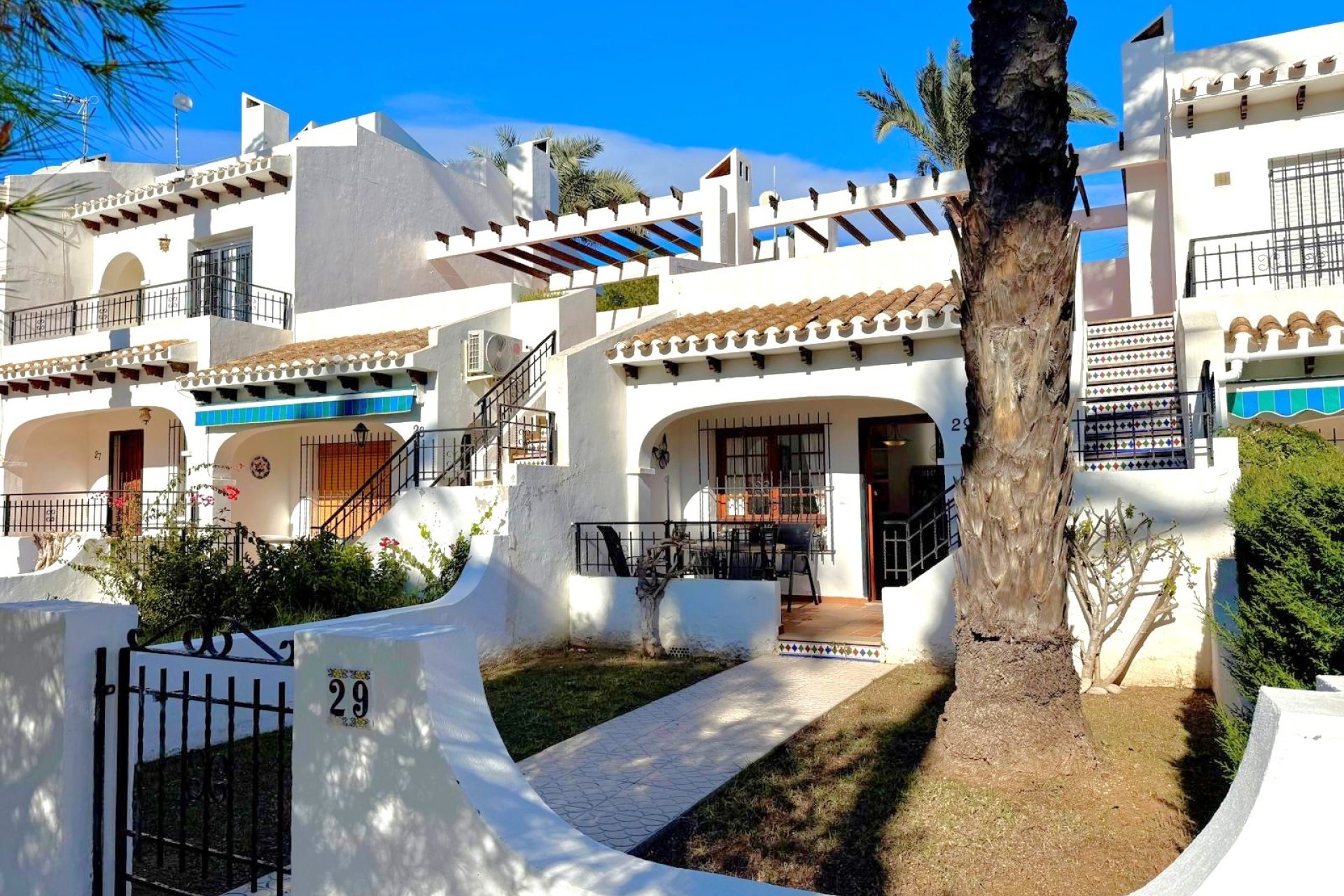 Resale - Townhouse -
Villamartin