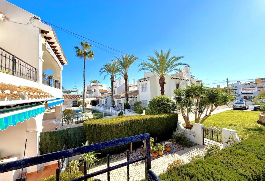 Resale - Townhouse -
Villamartin
