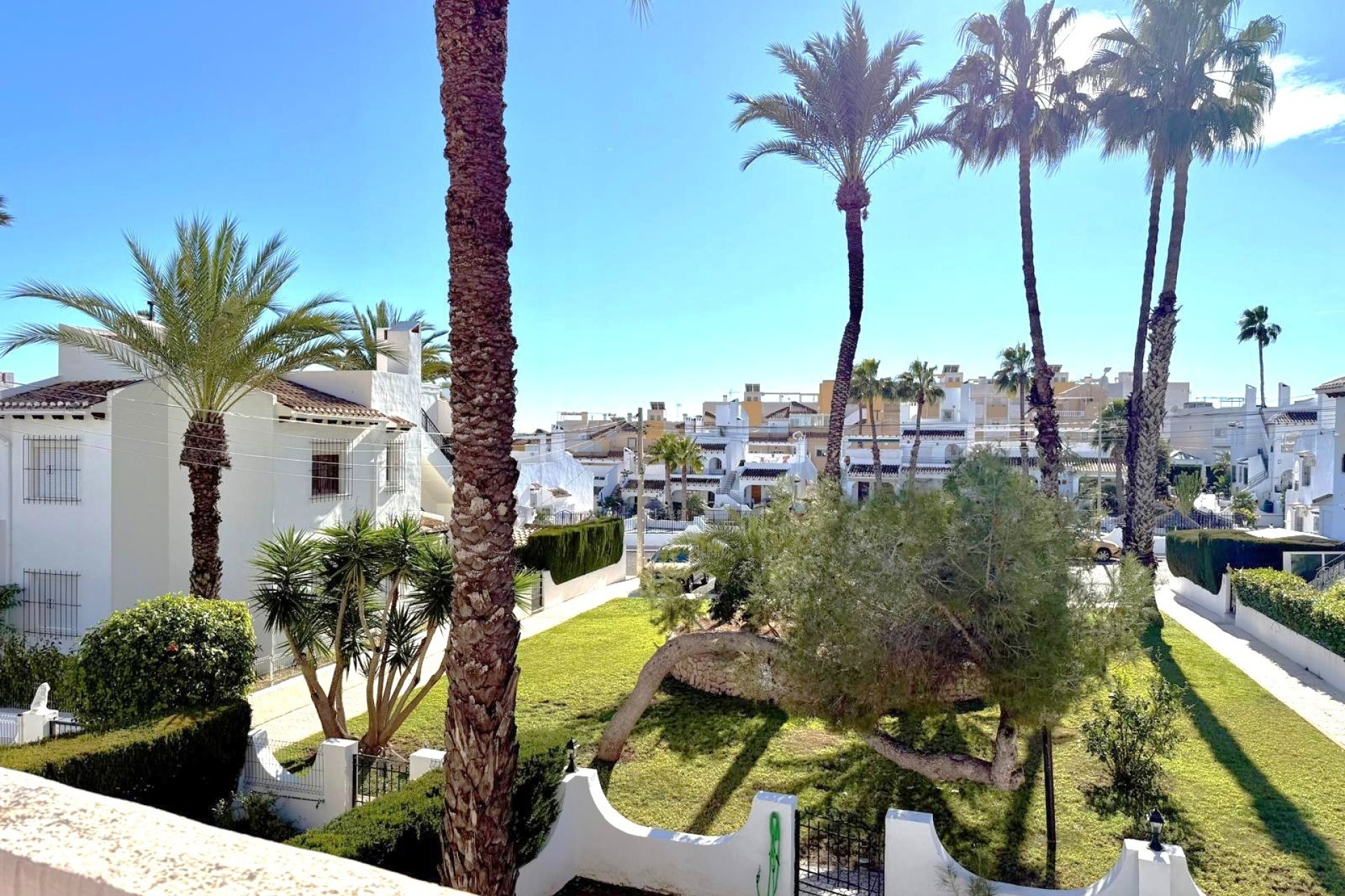 Resale - Townhouse -
Villamartin