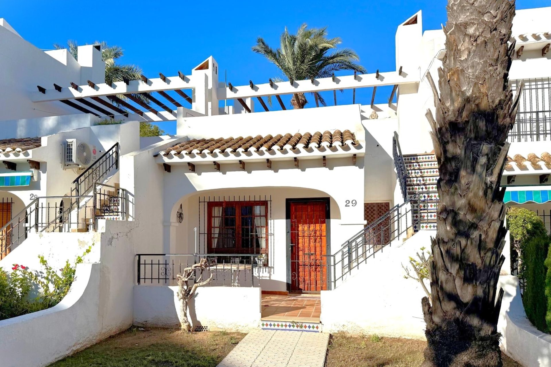 Resale - Townhouse -
Villamartin