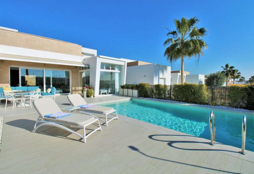 Resale - Villa -
Algorfa - La Finca Golf Resort