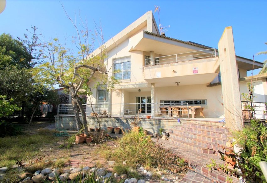 Resale - Villa -
Alicante - Campoamor