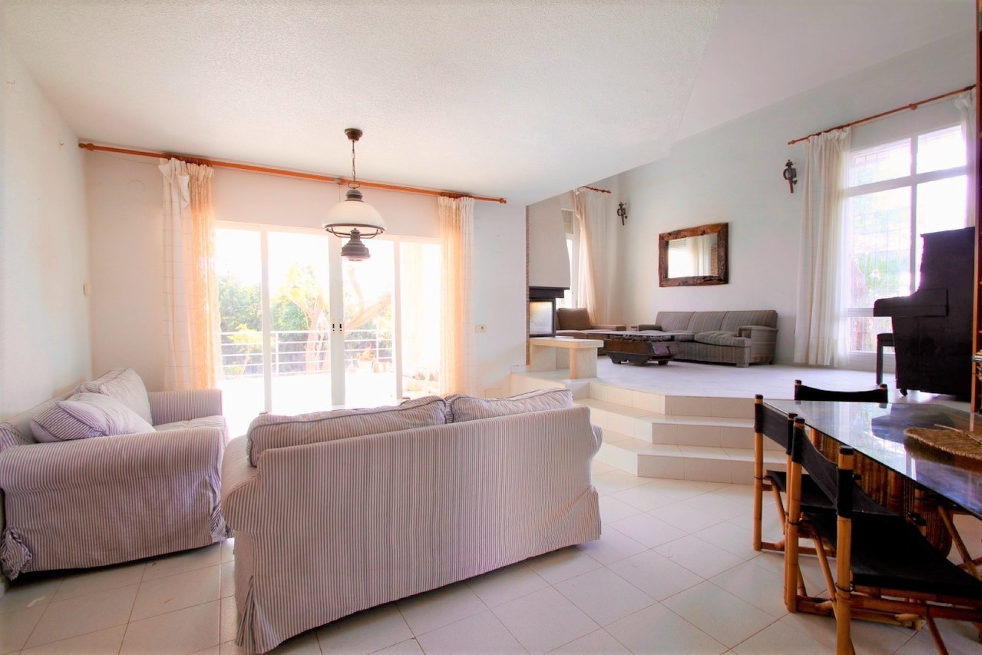 Resale - Villa -
Alicante - Campoamor