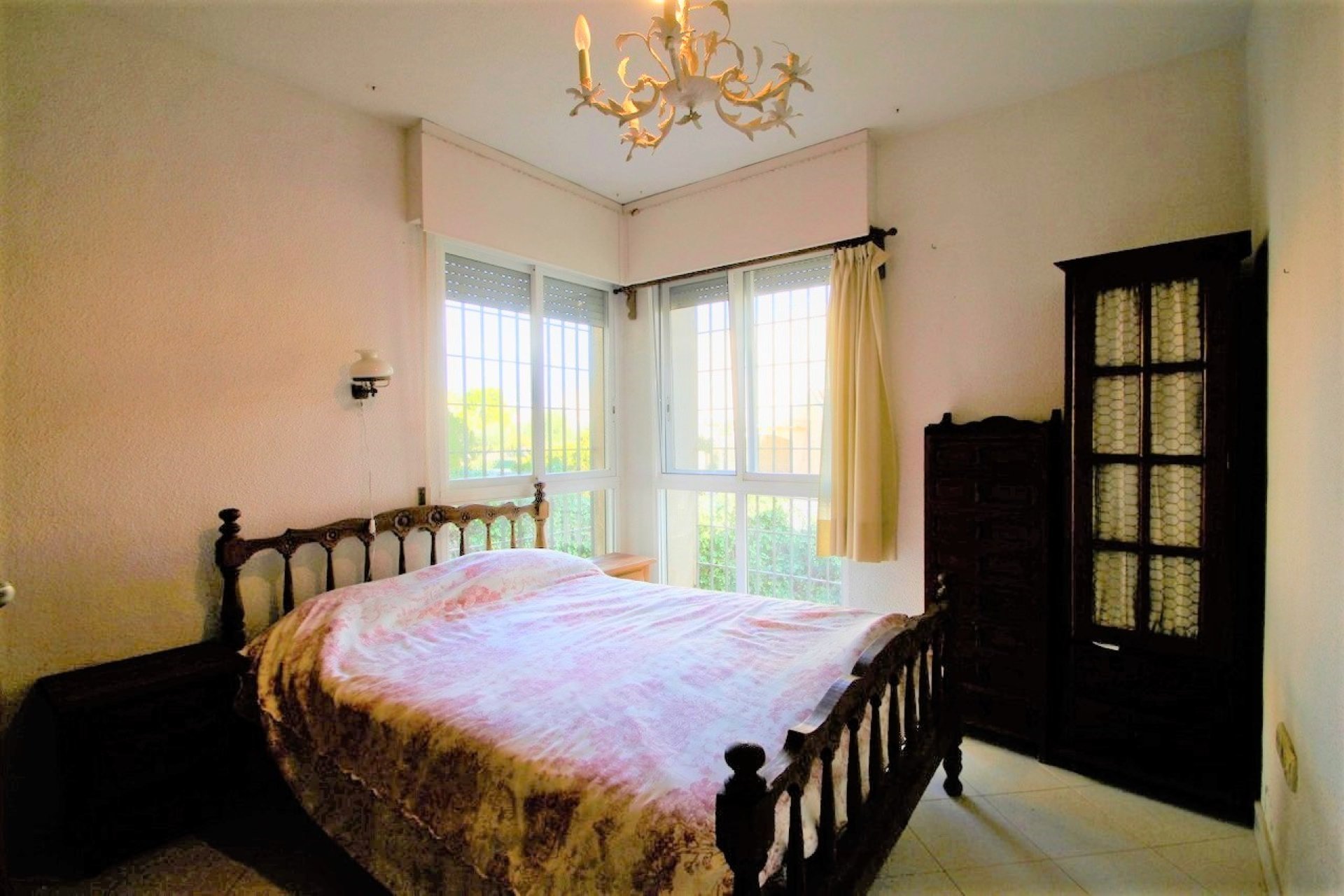 Resale - Villa -
Alicante - Campoamor