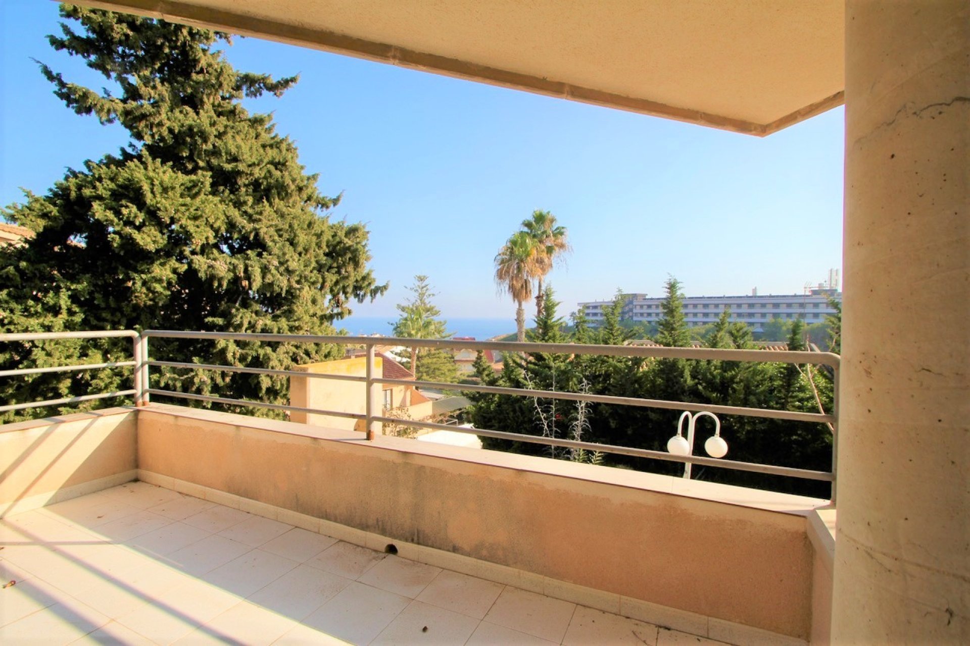Resale - Villa -
Alicante - Campoamor