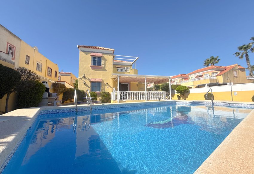 Resale - Villa -
Cabo Roig - Cabo Roig>La Regia