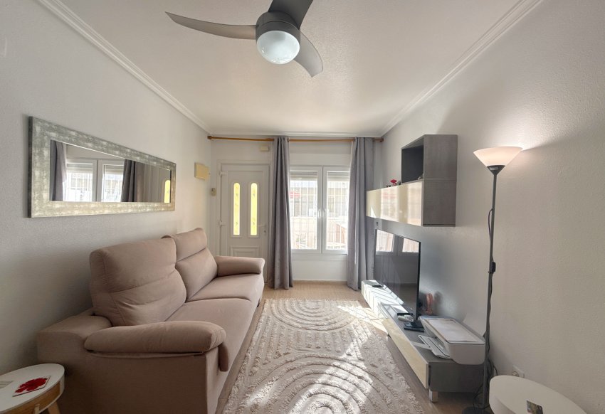 Resale - Villa -
Cabo Roig