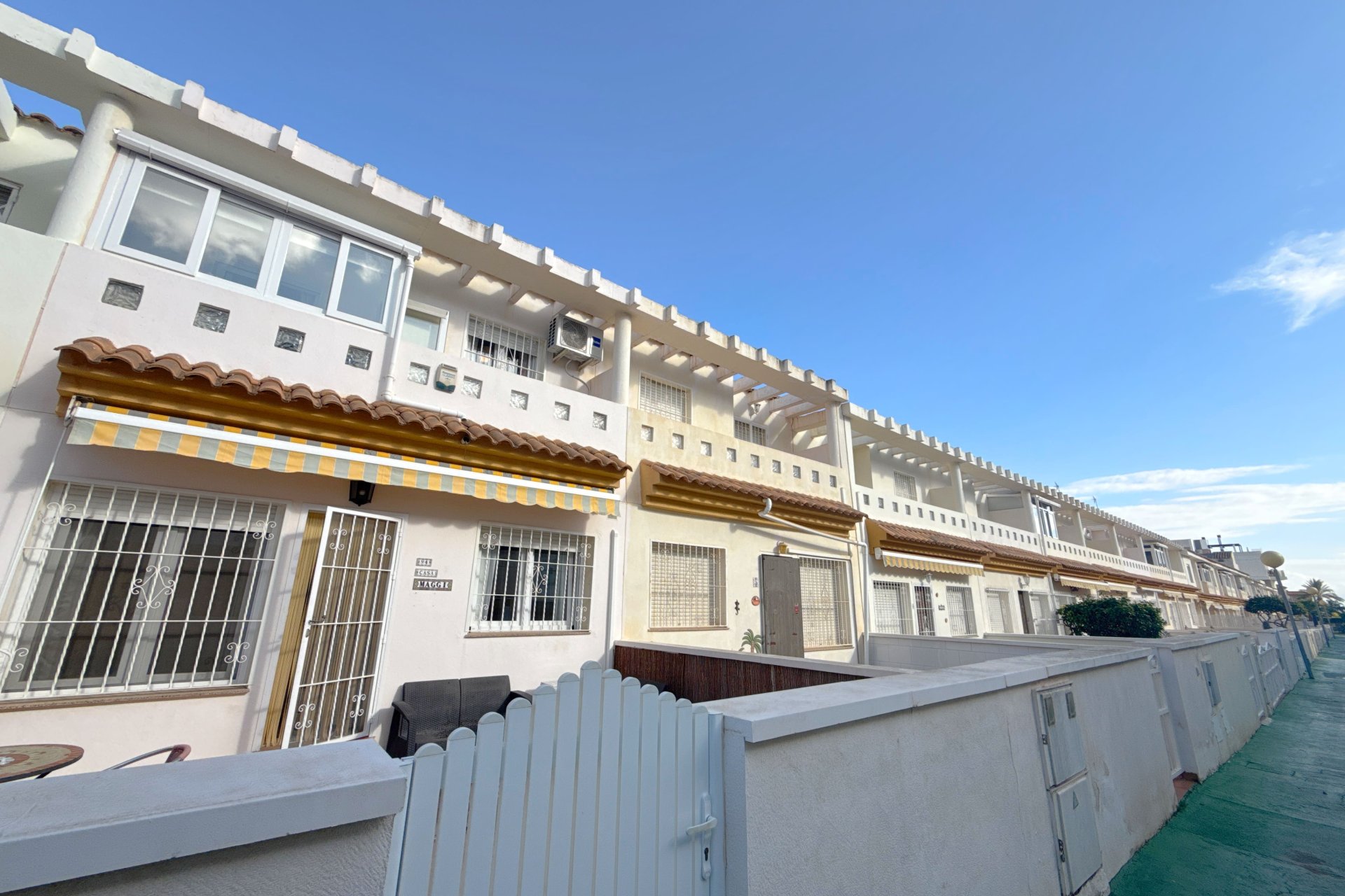 Resale - Villa -
Cabo Roig