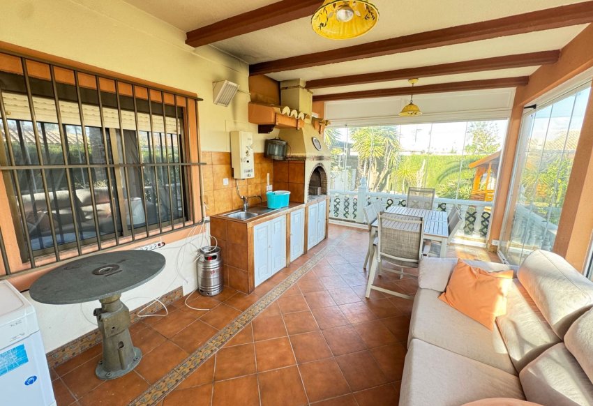 Resale - Villa -
Cabo Roig
