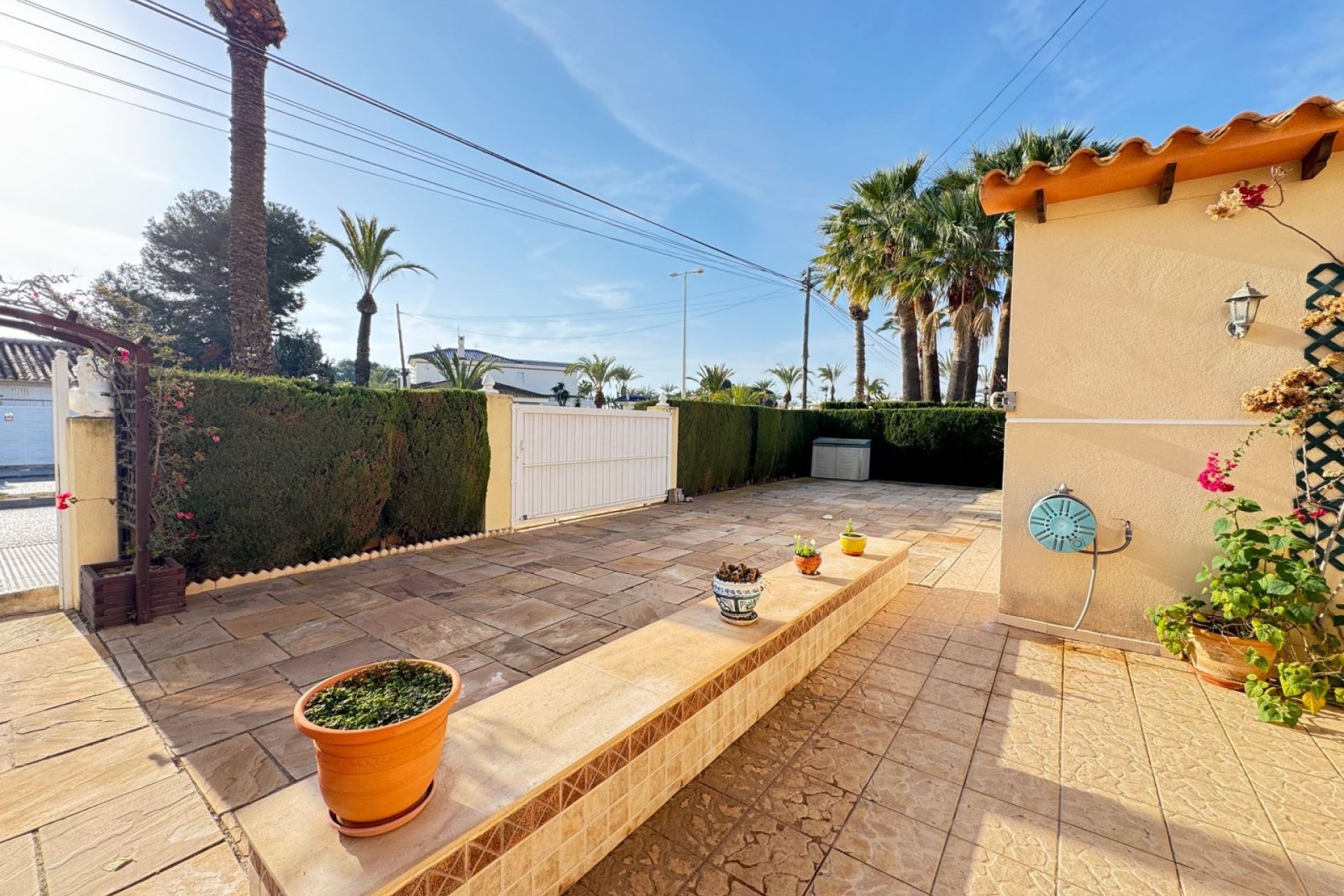Resale - Villa -
Cabo Roig