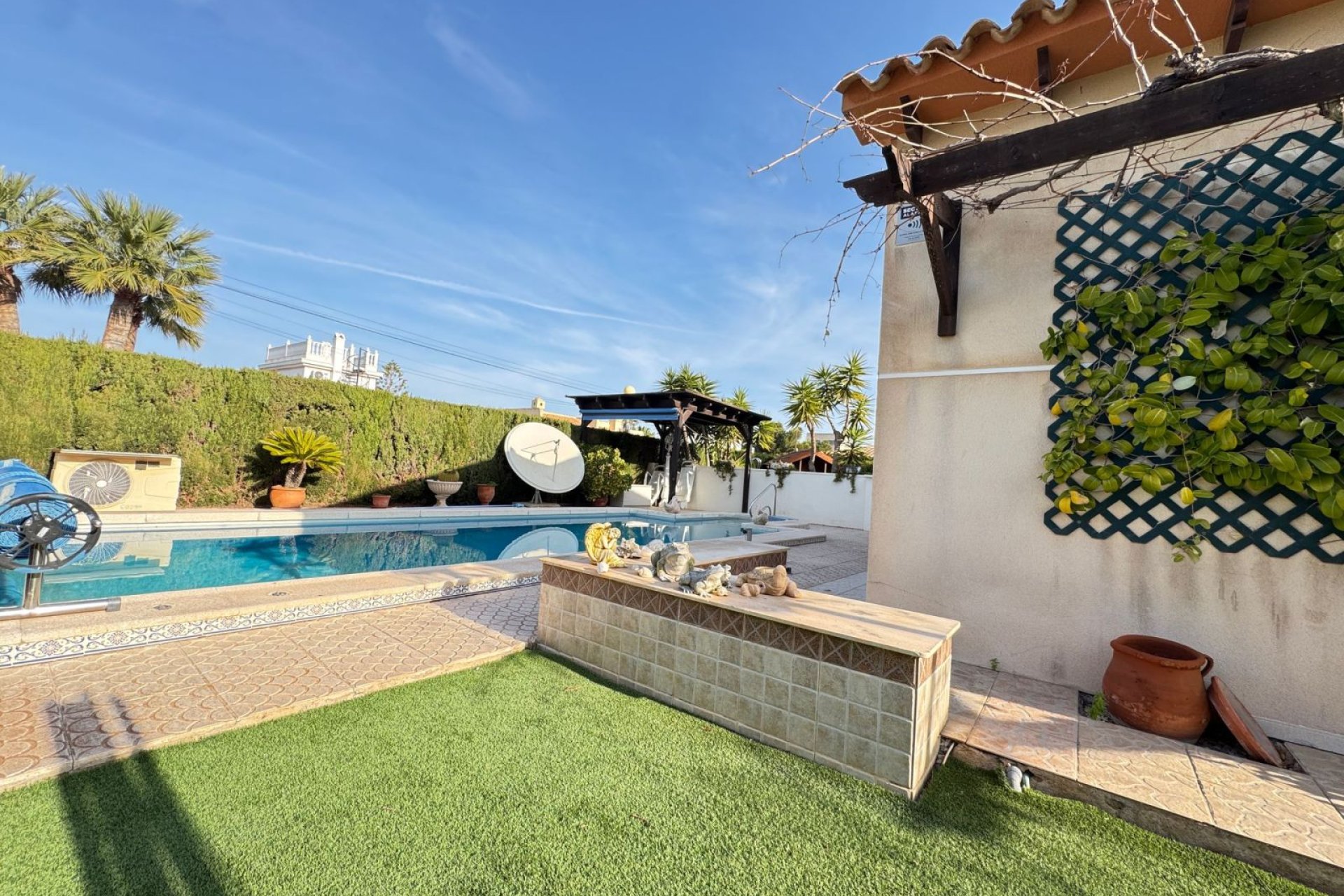 Resale - Villa -
Cabo Roig