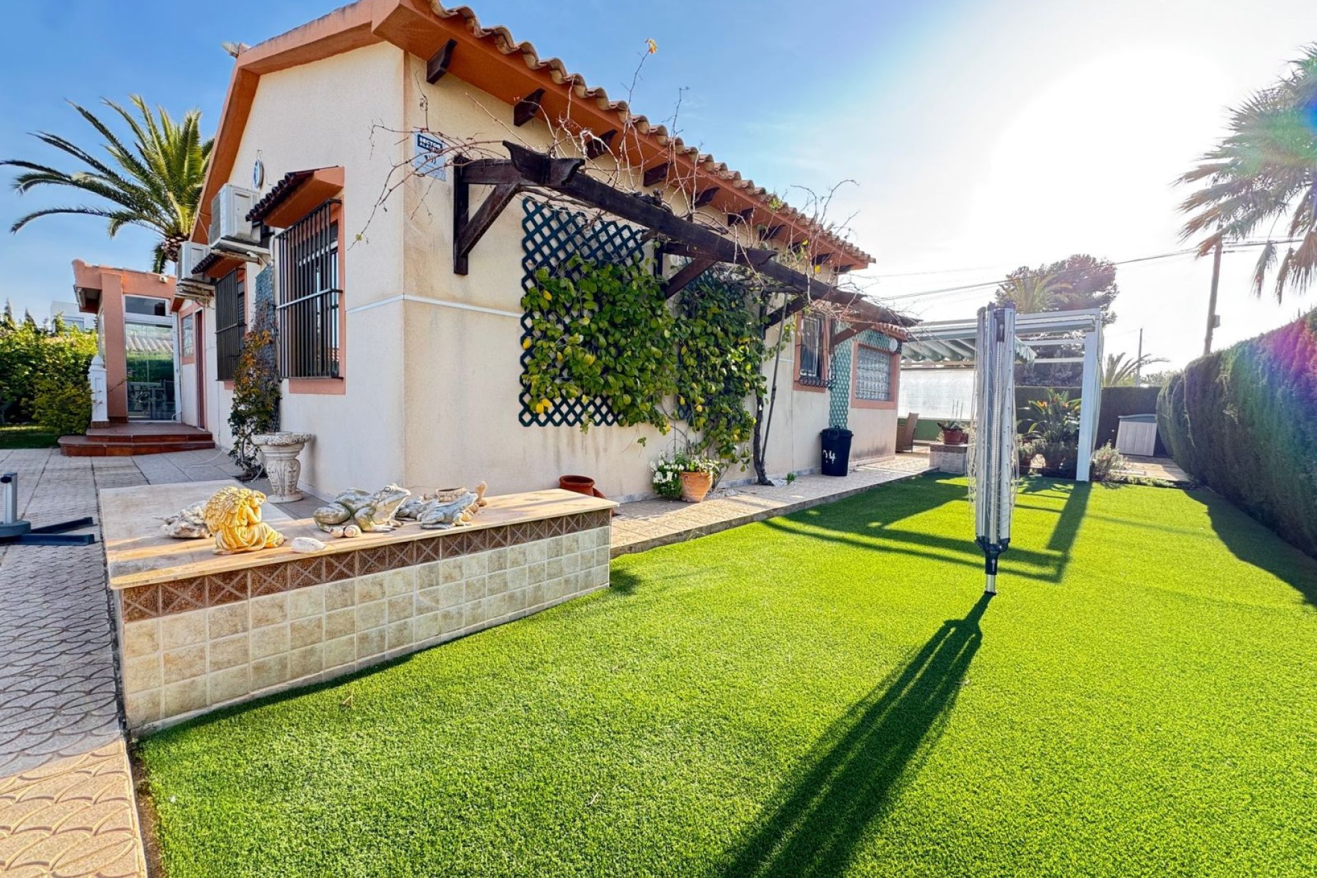 Resale - Villa -
Cabo Roig