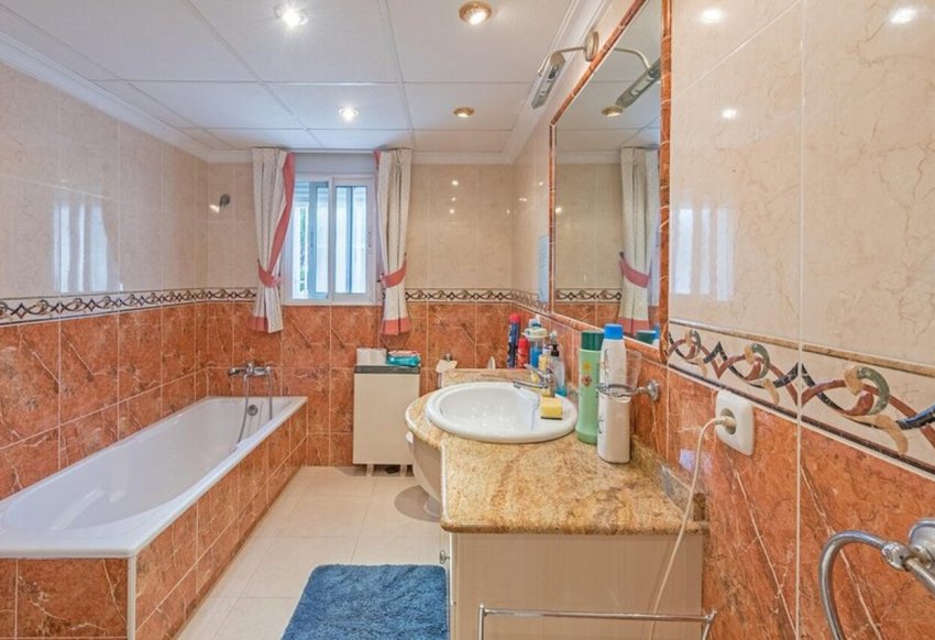 Resale - Villa -
La Murada