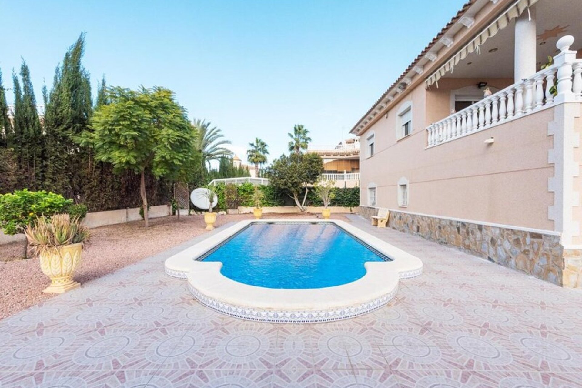 Resale - Villa -
La Murada