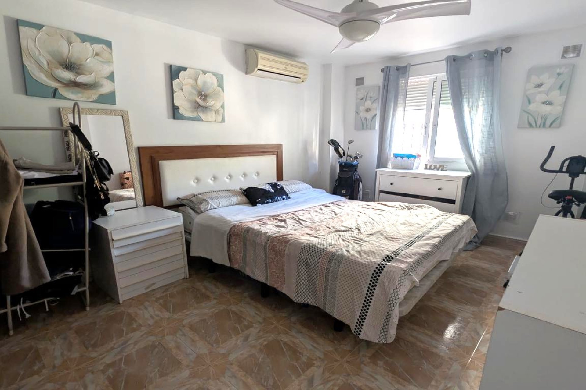 Resale - Villa -
La Zenia - Costa Blanca