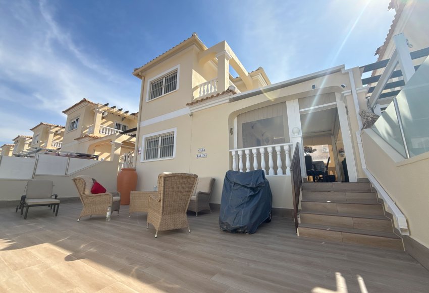 Resale - Villa -
Lomas de Cabo Roig