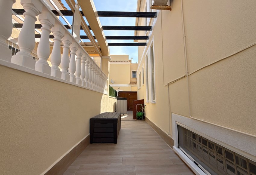 Resale - Villa -
Lomas de Cabo Roig