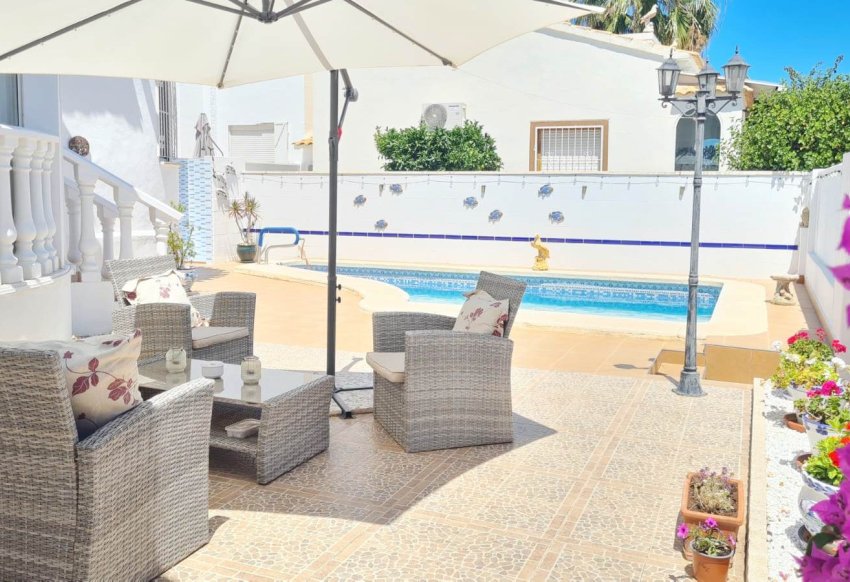 Resale - Villa -
Orihuela Costa - La Florida