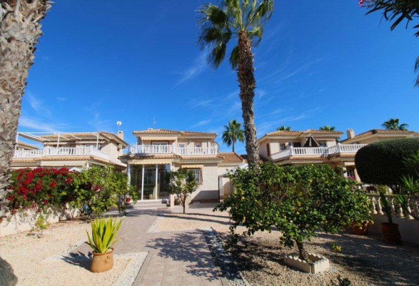 Resale - Villa -
Orihuela Costa - Los Dolses