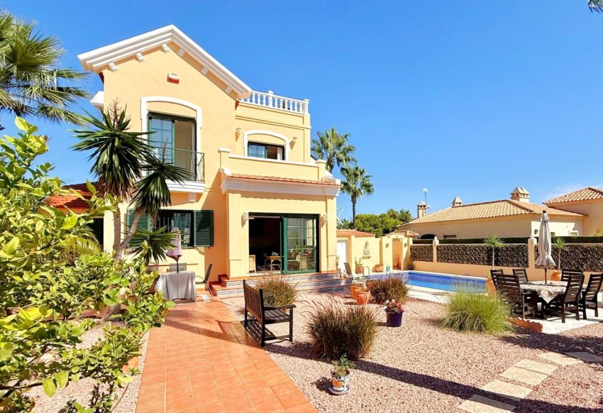 Resale - Villa -
Orihuela Costa - Los Dolses