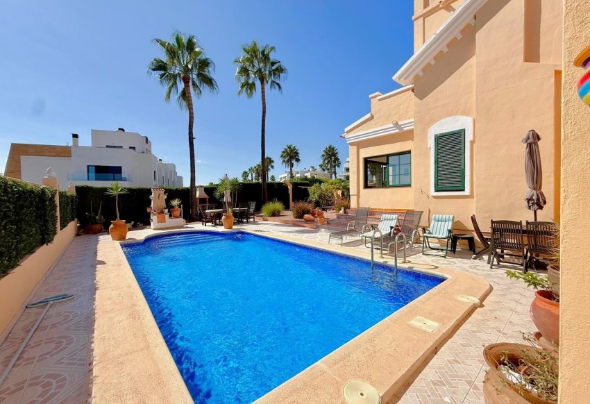 Resale - Villa -
Orihuela Costa - Los Dolses