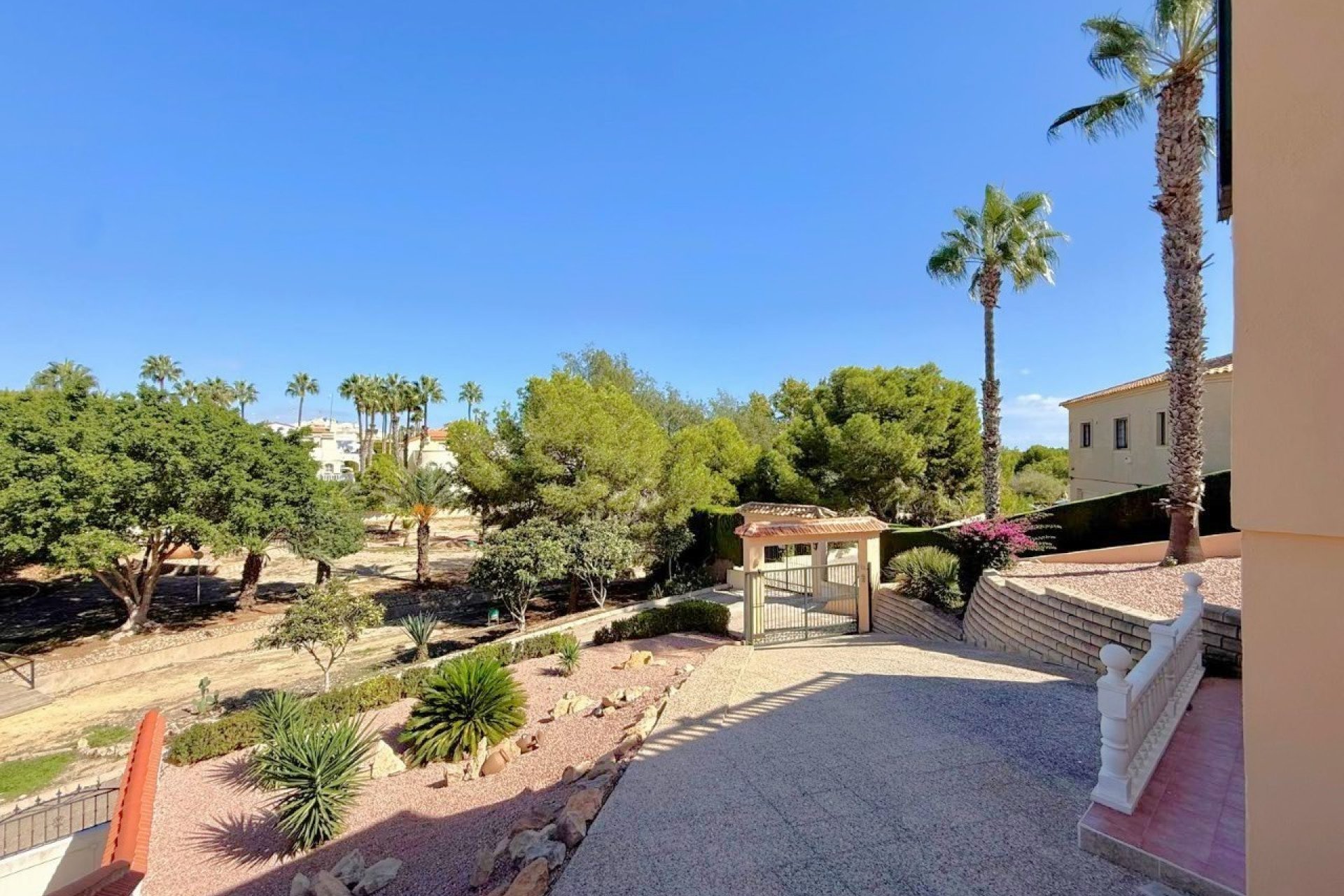 Resale - Villa -
Orihuela Costa - Los Dolses