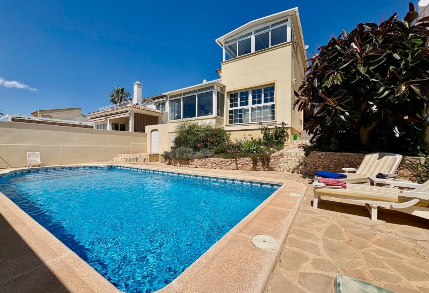 Resale - Villa -
Orihuela Costa - Villamartín