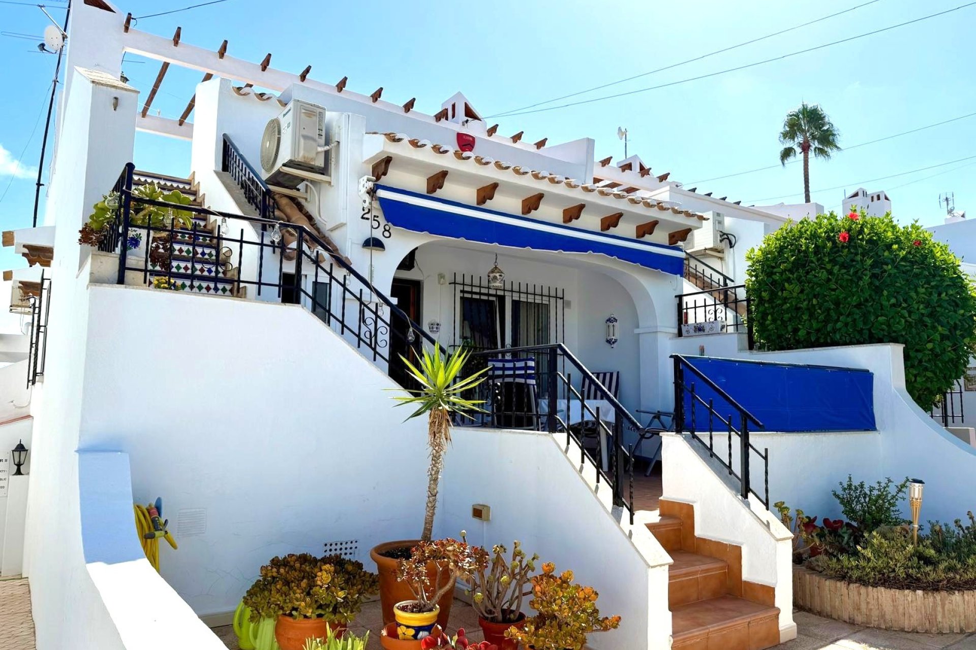 Resale - Villa -
Orihuela Costa - Villamartín