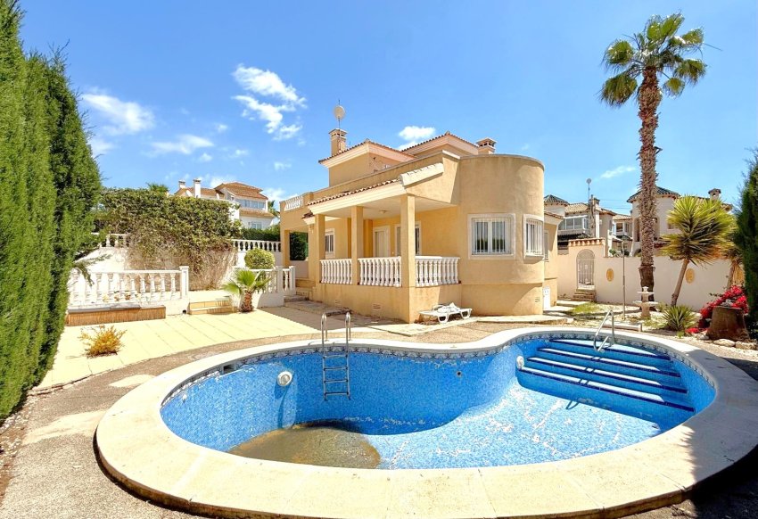 Resale - Villa -
Orihuela Costa - Villamartín
