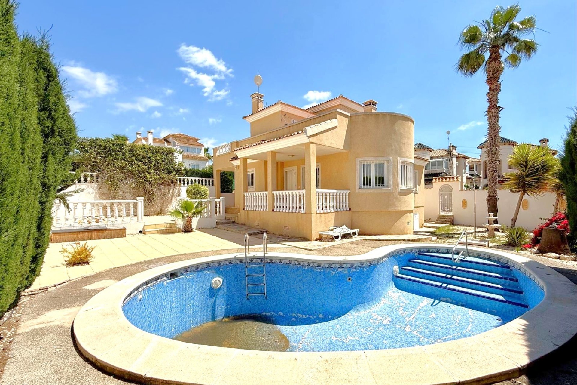 Resale - Villa -
Orihuela Costa - Villamartín