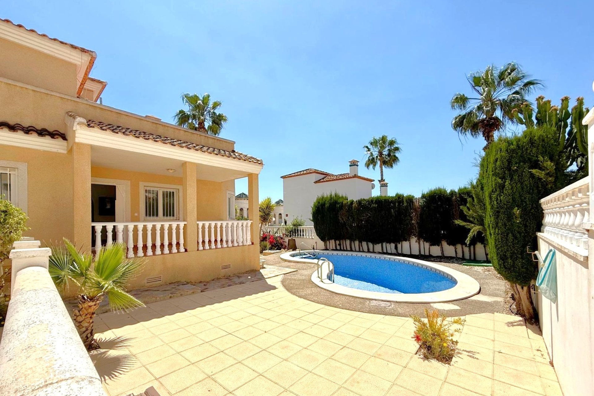 Resale - Villa -
Orihuela Costa - Villamartín