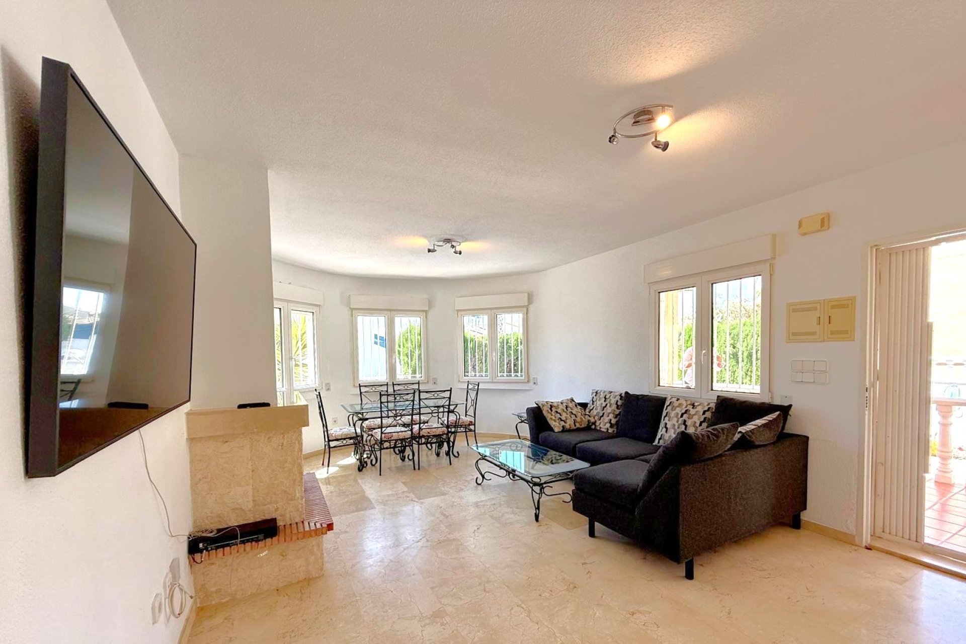 Resale - Villa -
Orihuela Costa - Villamartín