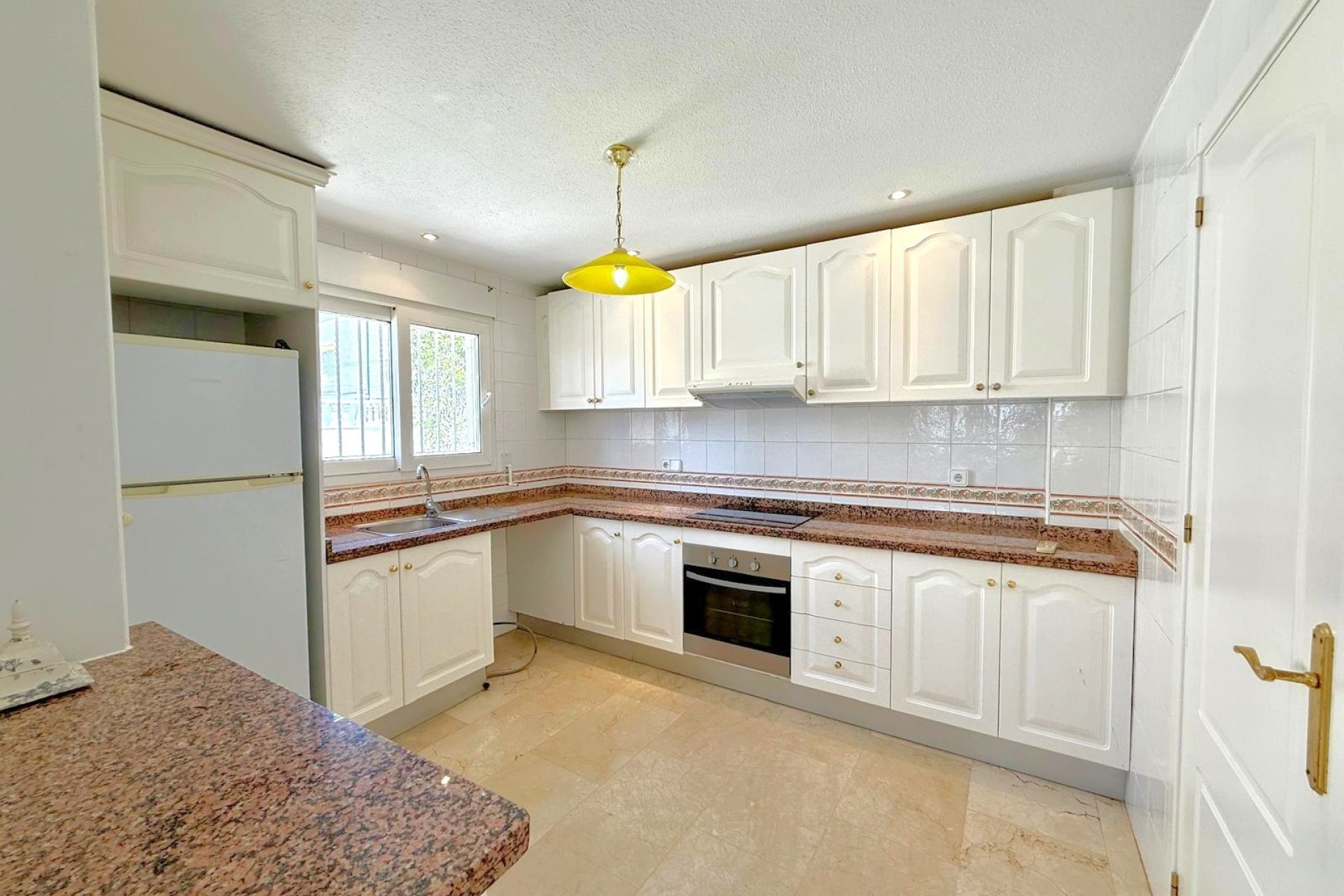 Resale - Villa -
Orihuela Costa - Villamartín