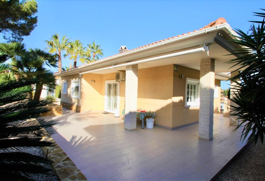 Resale - Villa -
Orihuela Costa - Villamartín