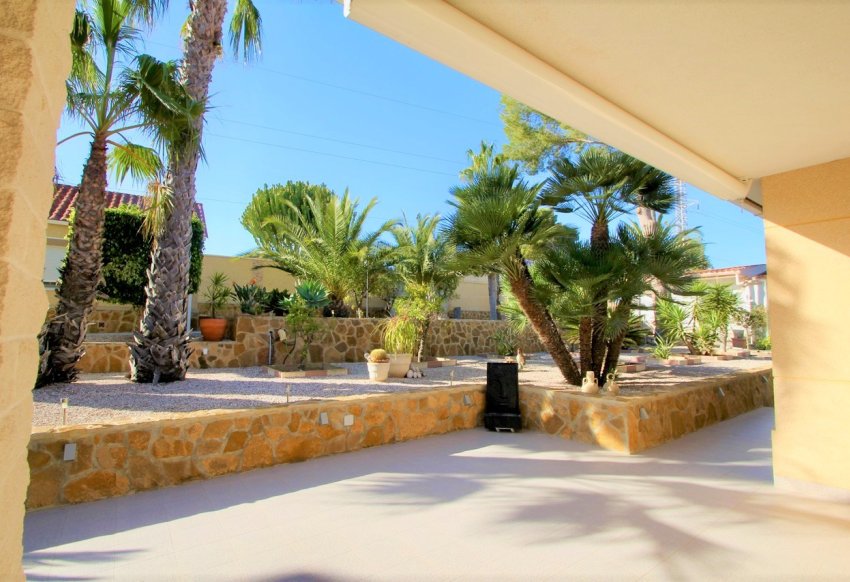 Resale - Villa -
Orihuela Costa - Villamartín