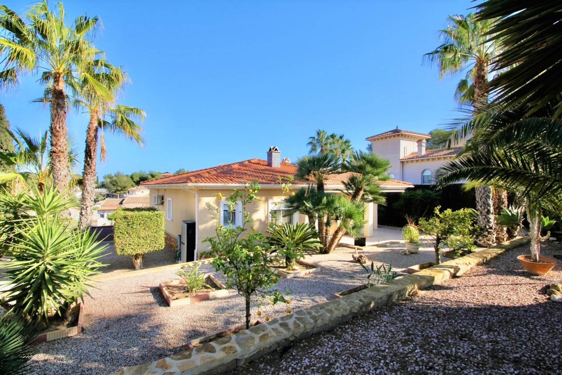 Resale - Villa -
Orihuela Costa - Villamartín