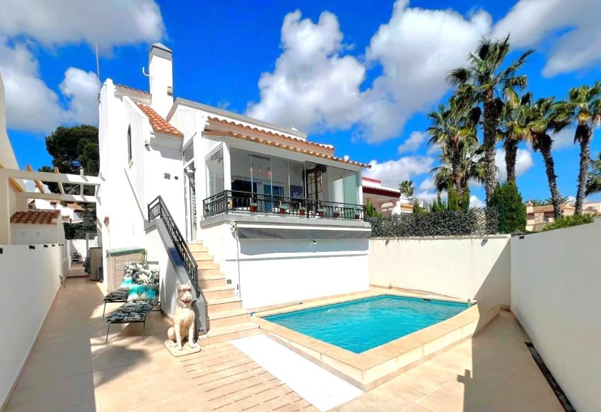Resale - Villa -
Orihuela Costa - Villamartín