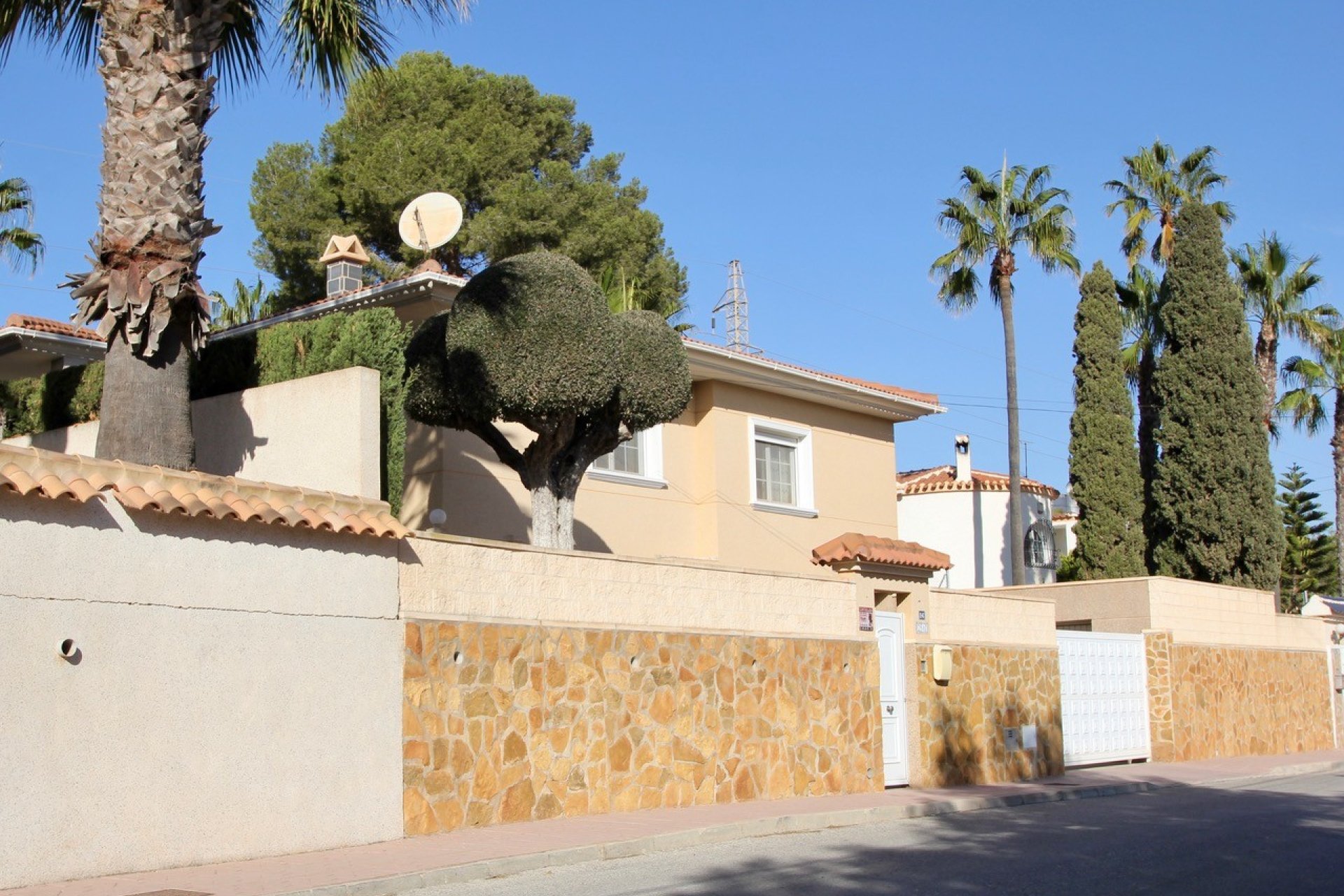 Resale - Villa -
Orihuela Costa - Villamartín