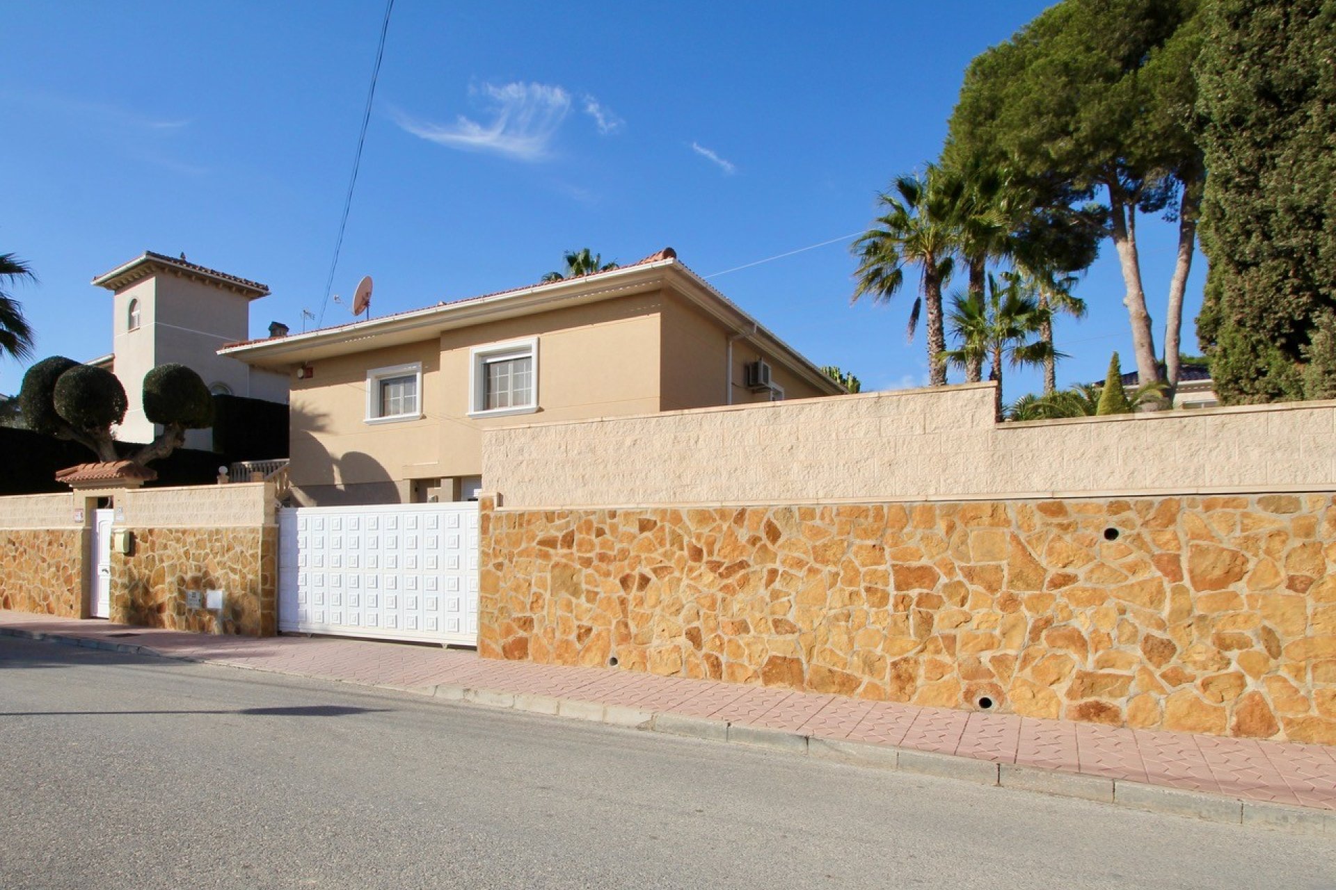 Resale - Villa -
Orihuela Costa - Villamartín