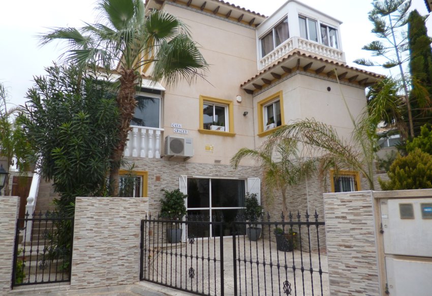 Resale - Villa -
Playa Flamenca - Play Flamenca