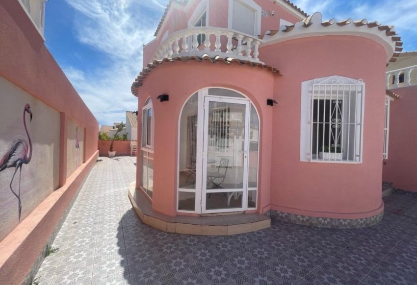 Resale - Villa -
Playa Flamenca - Play Flamenca