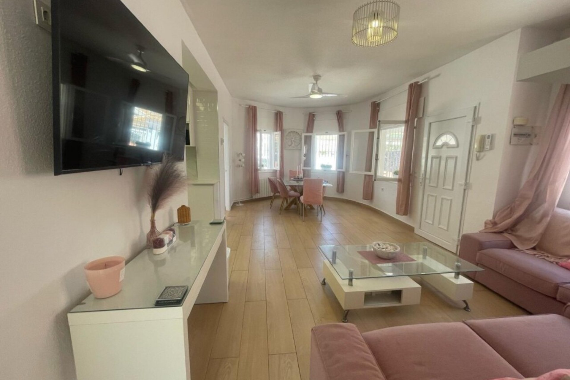 Resale - Villa -
Playa Flamenca - Play Flamenca